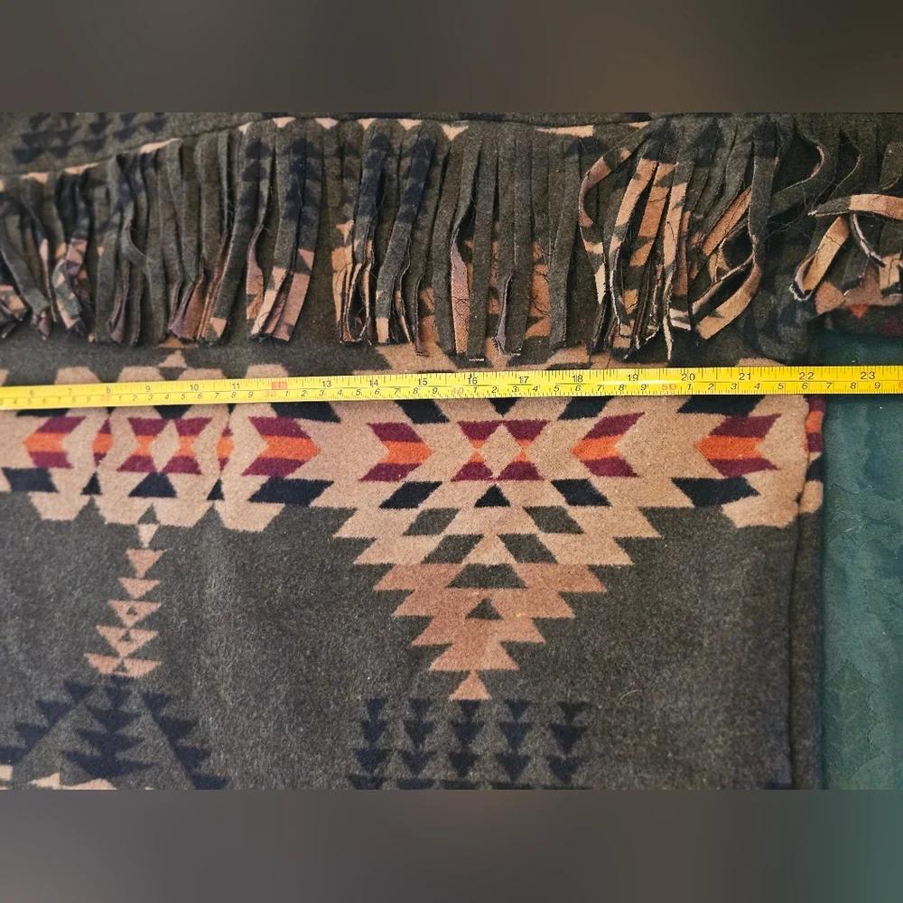Stylish Patterned Aztec Jacket - Picture 10 of 13